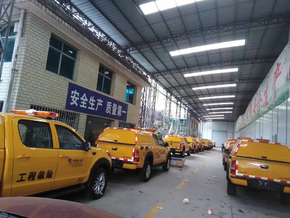 警车用长排警示灯案例
