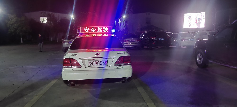 警用显示屏安装.jpg